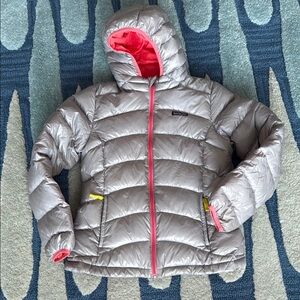 Girls Patagonia down hoody sweater . Size L (12)